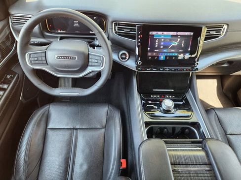 Used 2024 Jeep Wagoneer Series II w/ Flexible Seating Group image 11