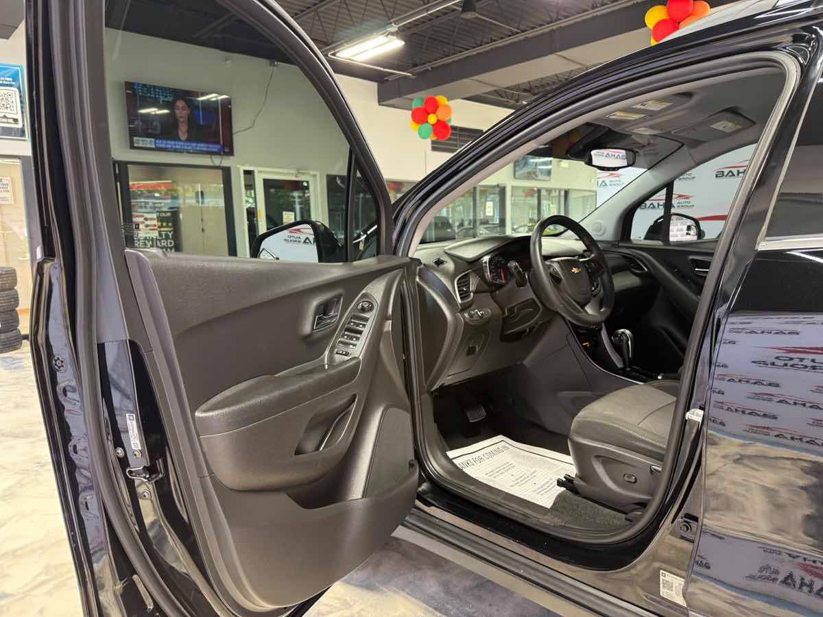 Used 2020 Chevrolet Trax LT AWD/4WD image 26