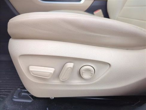 Certified 2023 Toyota Highlander XLE image 12