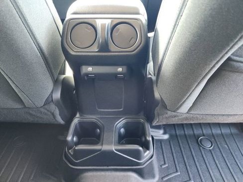 Used 2024 Jeep Wrangler Sport S image 19