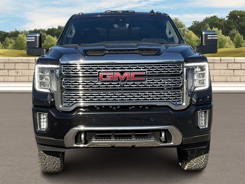 Used 2022 GMC Sierra 2500 Denali w/ Denali Black Diamond Edition image 3