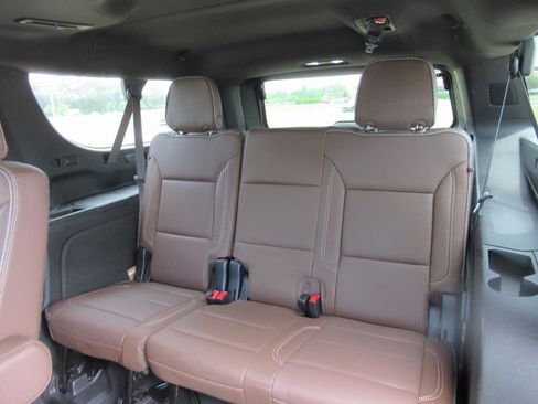 Used 2022 Chevrolet Suburban High Country image 34