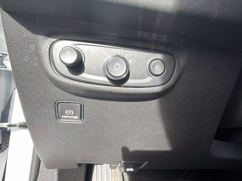 Used 2024 GMC Terrain SLT image 31