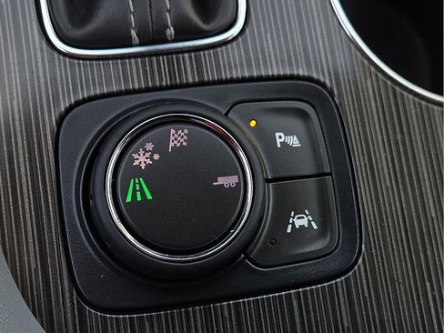 Used 2018 GMC Acadia SLT image 17