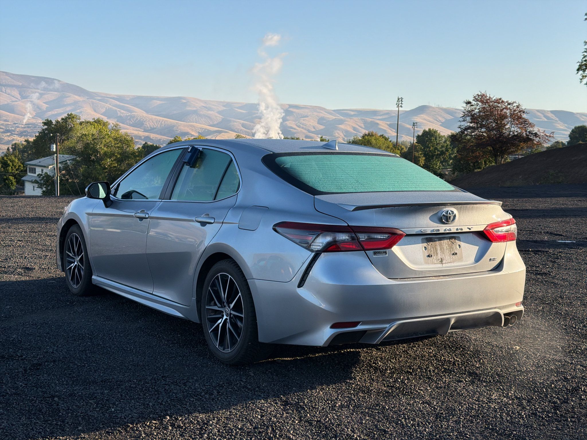 Used 2021 Toyota Camry SE w/ Cold Weather Package FWD image 8