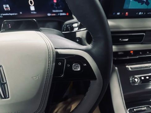 New 2026 Lincoln Aviator AWD image 30