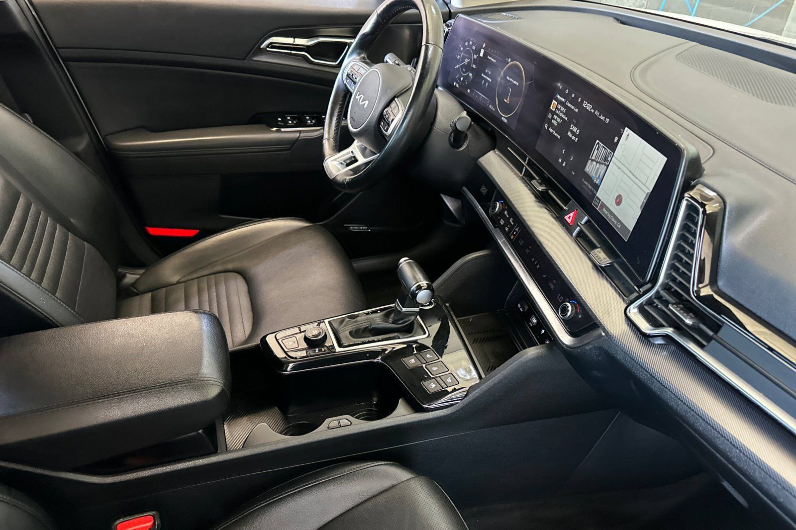 Used 2025 Kia Sportage SX FWD image 17