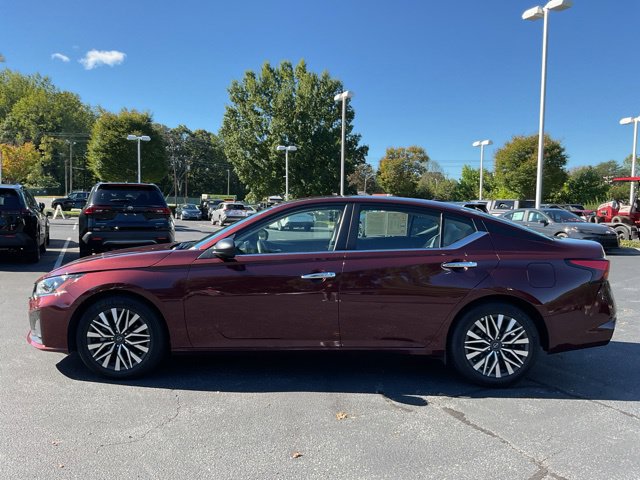 Used 2025 Nissan Altima 2.5 SV FWD image 11