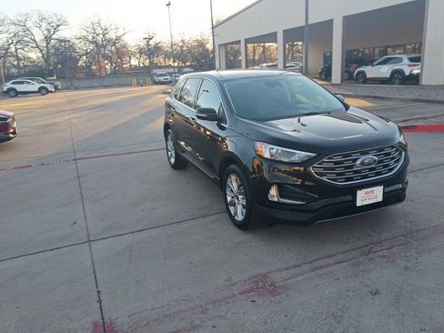 Used 2024 Ford Edge Titanium image 3