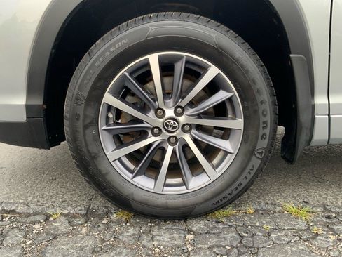 Used 2017 Toyota Highlander XLE AWD/4WD image 29