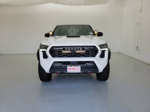 Used 2025 Toyota Tacoma TRD Pro AWD/4WD image 3