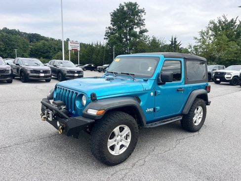 Used 2019 Jeep Wrangler Sport AWD/4WD image 3