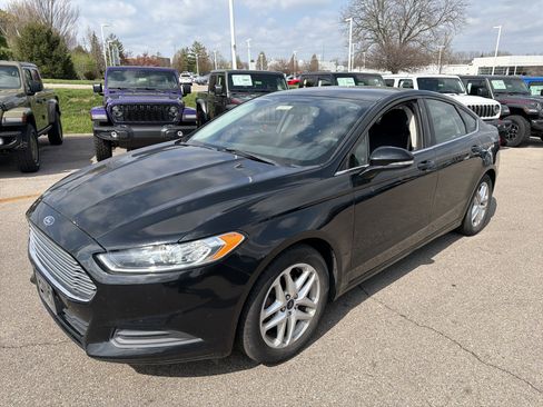 Used 2016 Ford Fusion SE image 4