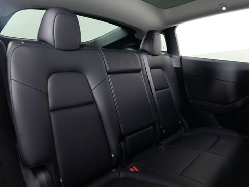 Used 2025 Tesla Model Y Long Range RWD image 24
