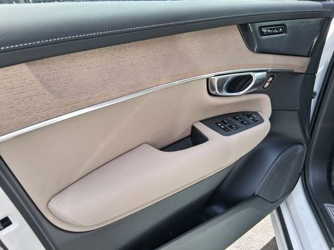 New 2026 Volvo XC90 T8 Plus w/ Protection Package Premier AWD/4WD image 9