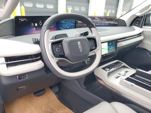 New 2025 Lincoln Navigator Reserve image 14