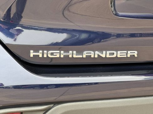 Used 2023 Toyota Highlander XLE image 35