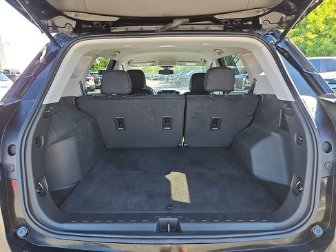 Used 2023 GMC Terrain SLE w/ Driver Convenience Package FWD image 28