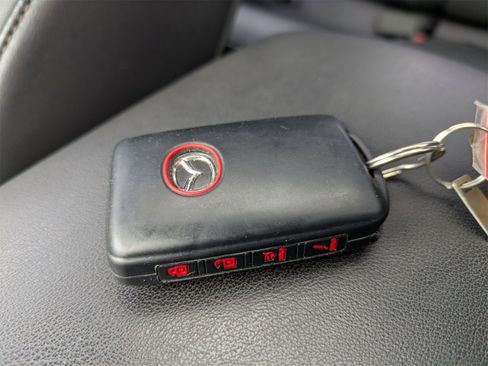 Used 2023 MAZDA MAZDA3 s image 30