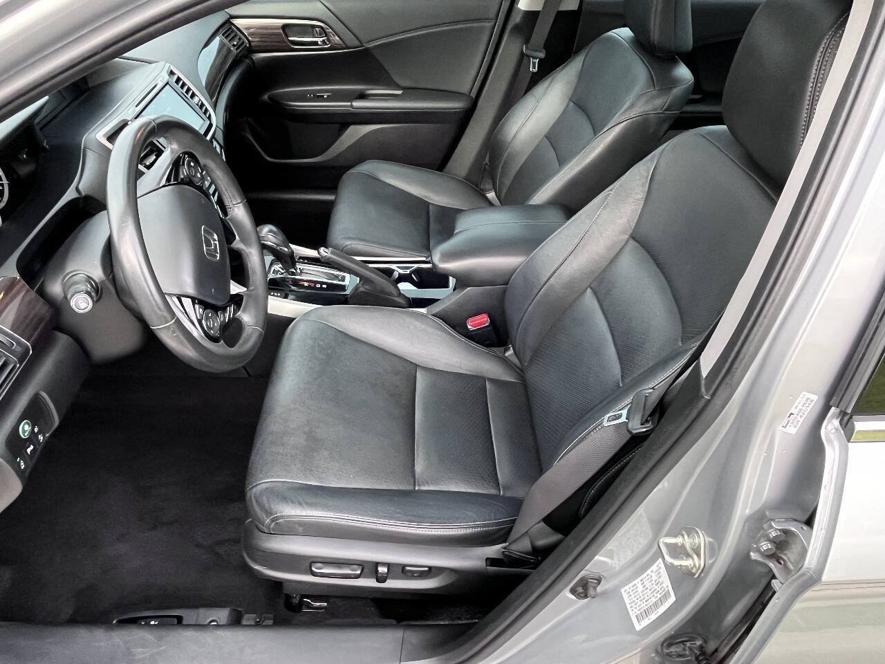 Used 2017 Honda Accord Touring image 23