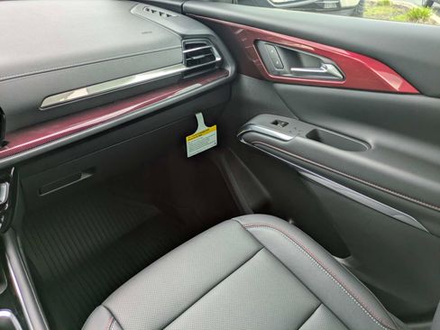 New 2026 Chevrolet Traverse Z71 w/ Driver Confidence Package AWD/4WD image 13