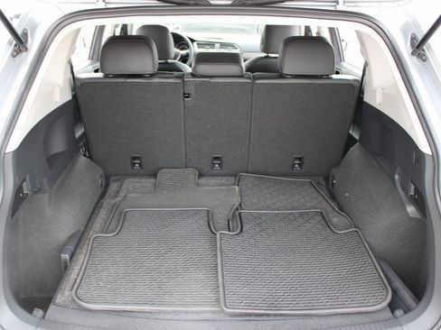 Certified 2020 Volkswagen Tiguan SE w/ Panoramic Sunroof Package image 30