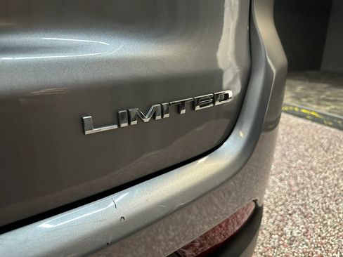 Used 2018 Jeep Compass Limited image 27