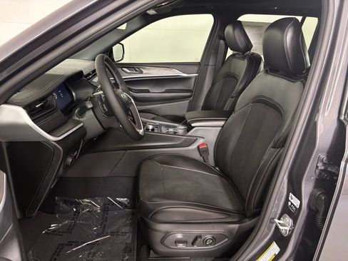 Used 2026 Jeep Grand Cherokee Altitude AWD/4WD image 16