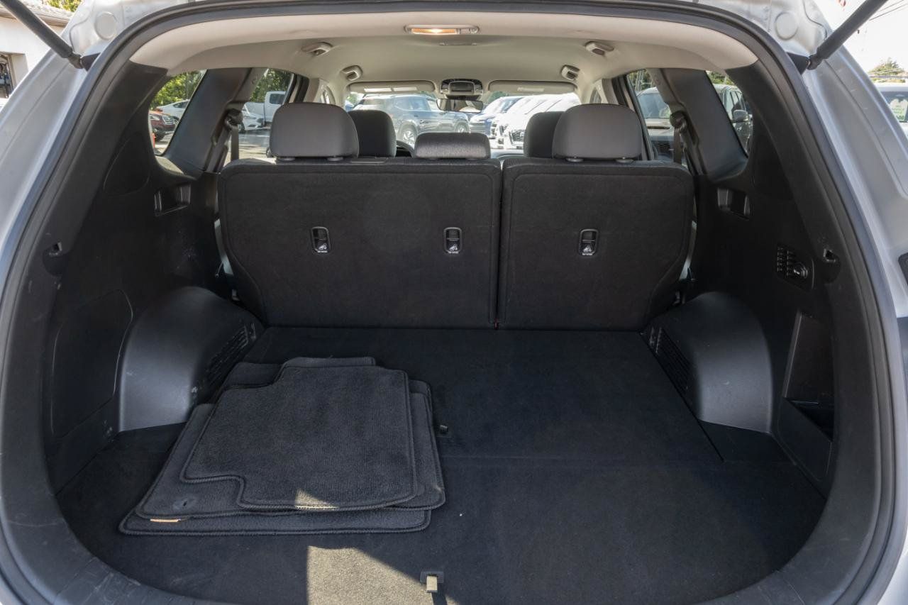 Used 2021 Hyundai Santa Fe SE FWD image 17