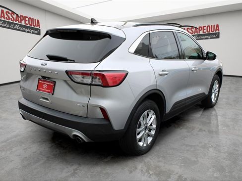 Used 2020 Ford Escape SE image 5