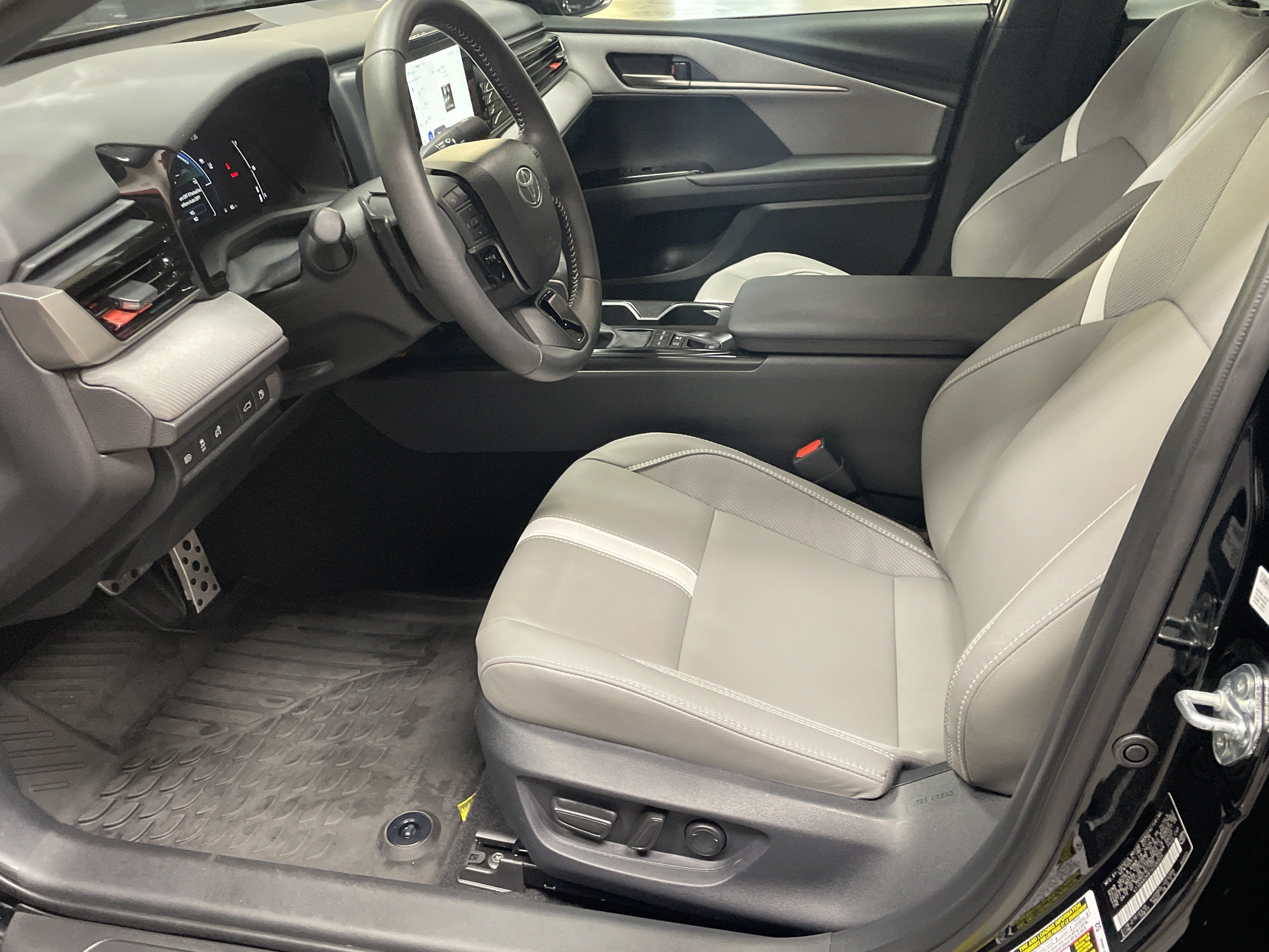 Used 2026 Toyota Camry SE FWD image 16