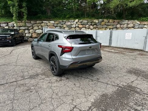 Used 2024 Chevrolet Trax ACTIV w/ Driver Confidence Package FWD image 8