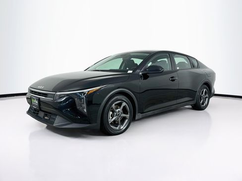 Used 2025 Kia K4 FWD image 3