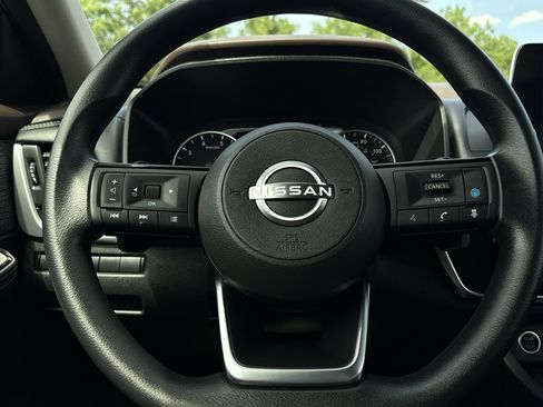 Used 2023 Nissan Rogue SV image 15