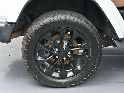 Used 2022 Jeep Wrangler Unlimited Sahara AWD/4WD image 33