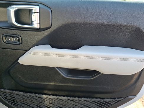 Used 2022 Jeep Wrangler Unlimited Sahara image 10