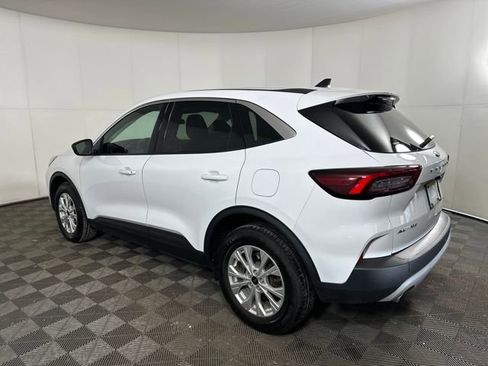 Used 2023 Ford Escape Active image 5