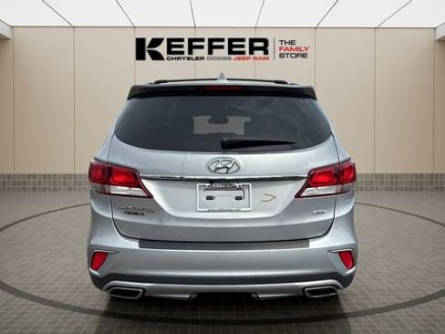 Used 2018 Hyundai Santa Fe SE image 4