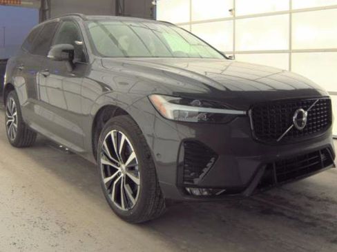 Certified 2025 Volvo XC60 B5 Plus image 3