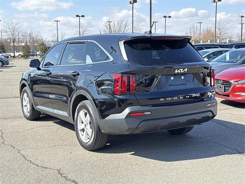Used 2022 Kia Sorento LX image 4