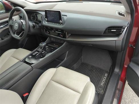 Certified 2021 Nissan Rogue SV image 17