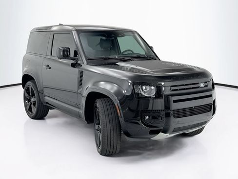 Certified 2024 Land Rover Defender 90 V8 AWD/4WD image 3