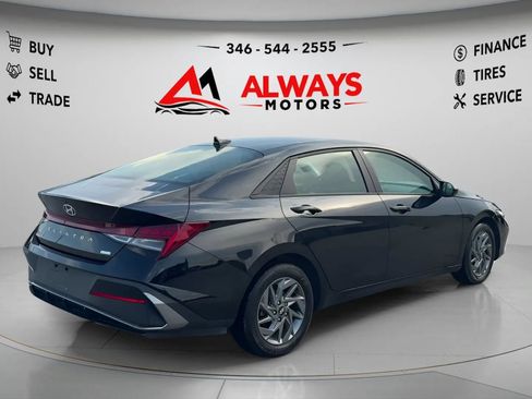 Used 2024 Hyundai Elantra Blue FWD image 5