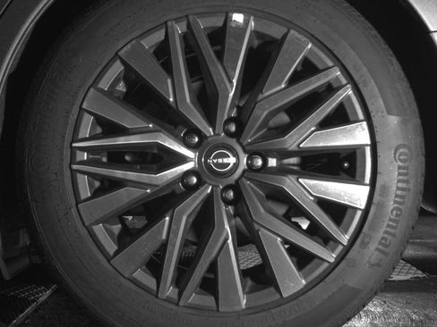 Used 2025 Nissan Altima 2.5 SV FWD image 14