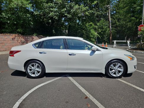 Used 2013 Nissan Altima 2.5 SL w/ Technology Pkg FWD image 7