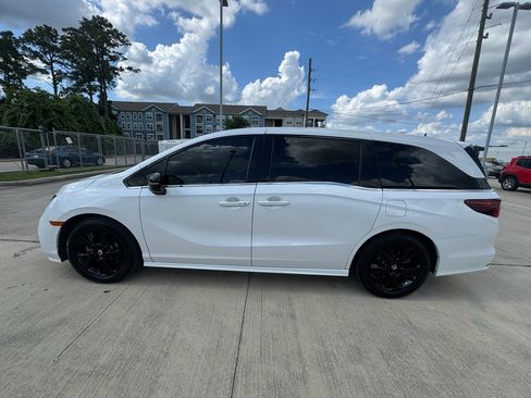 Certified 2023 Honda Odyssey Sport image 5