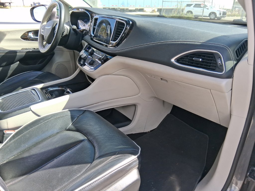 Used 2021 Chrysler Pacifica Limited AWD/4WD image 15