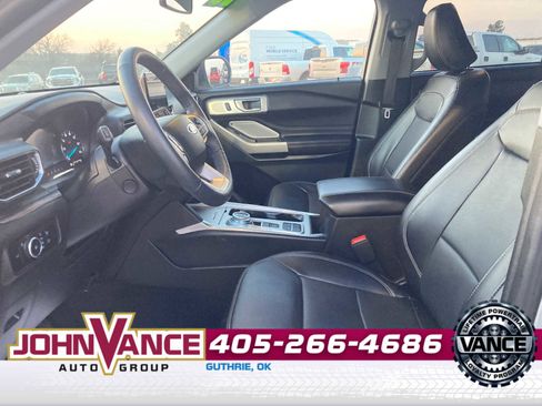 Used 2023 Ford Explorer Limited w/ Limited Technology Package image 4