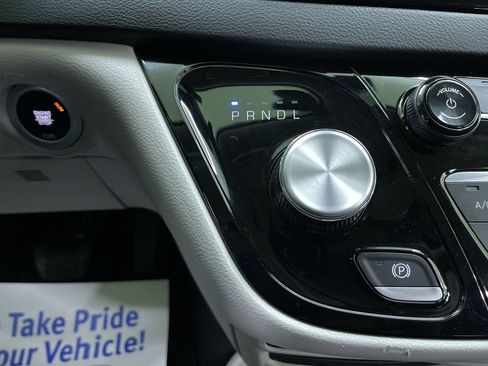 Used 2023 Chrysler Voyager LX image 23