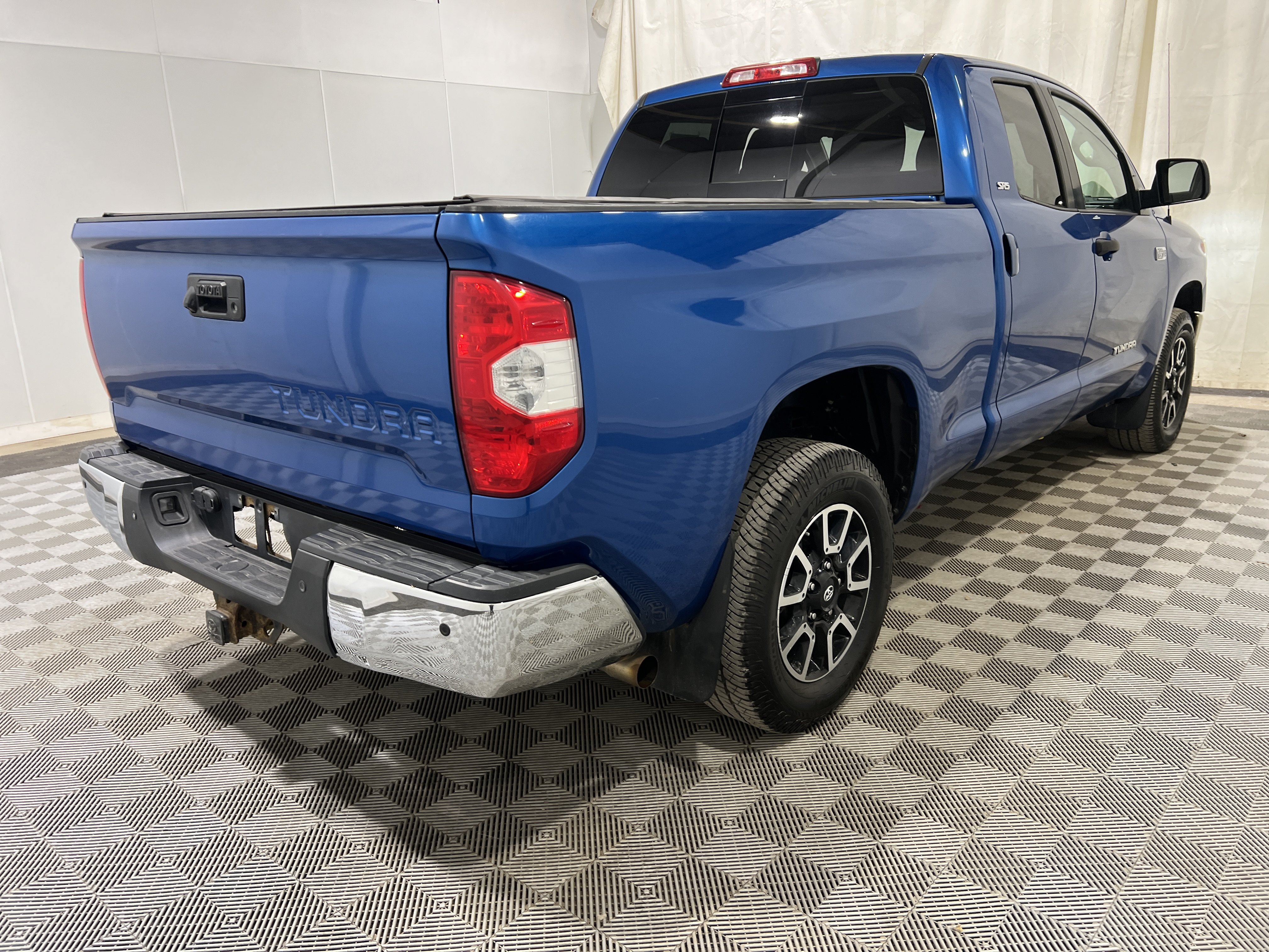 Used 2018 Toyota Tundra SR5 AWD/4WD image 3